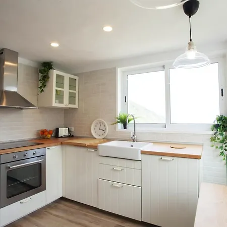 Feriehus Comfortable House In Cruz 130 M² With Sea And Mountain View Santa Cruz de Tenerife